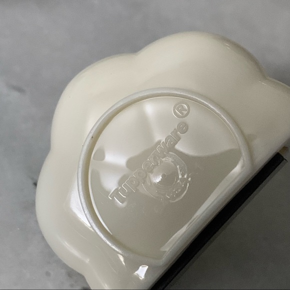 Tupperware Garlic Keeper Magnets Set of 2 New - Picture 4 of 7